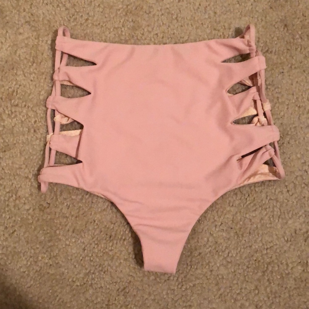 Acacia Sunrise Queens Bottoms